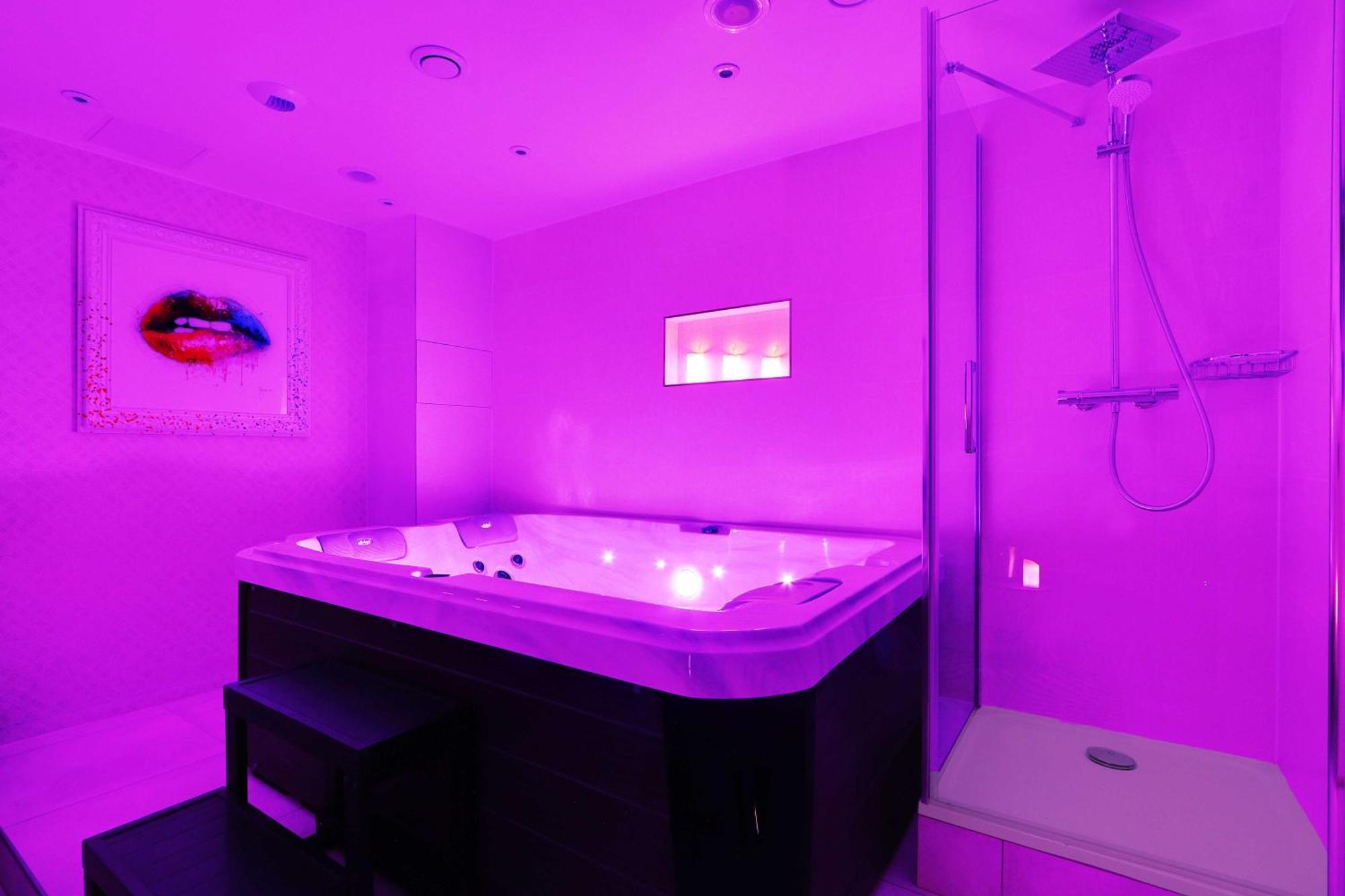 Intimate Apartment With Air Conditioner & Jacuzzi 2Br 6P Montmartre 巴黎 外观 照片