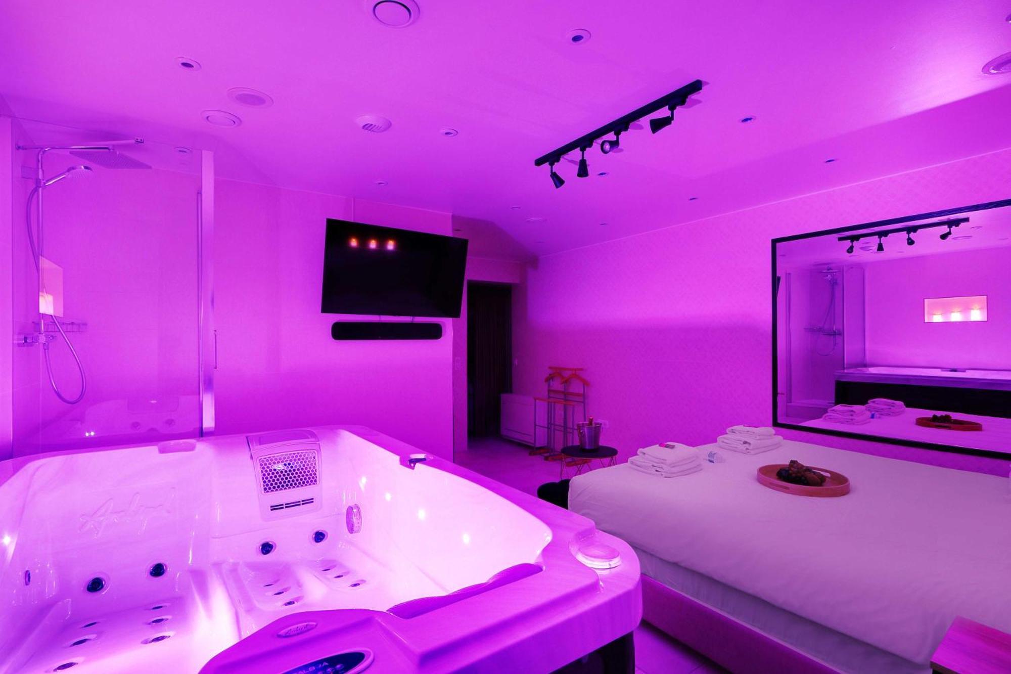 Intimate Apartment With Air Conditioner & Jacuzzi 2Br 6P Montmartre 巴黎 外观 照片