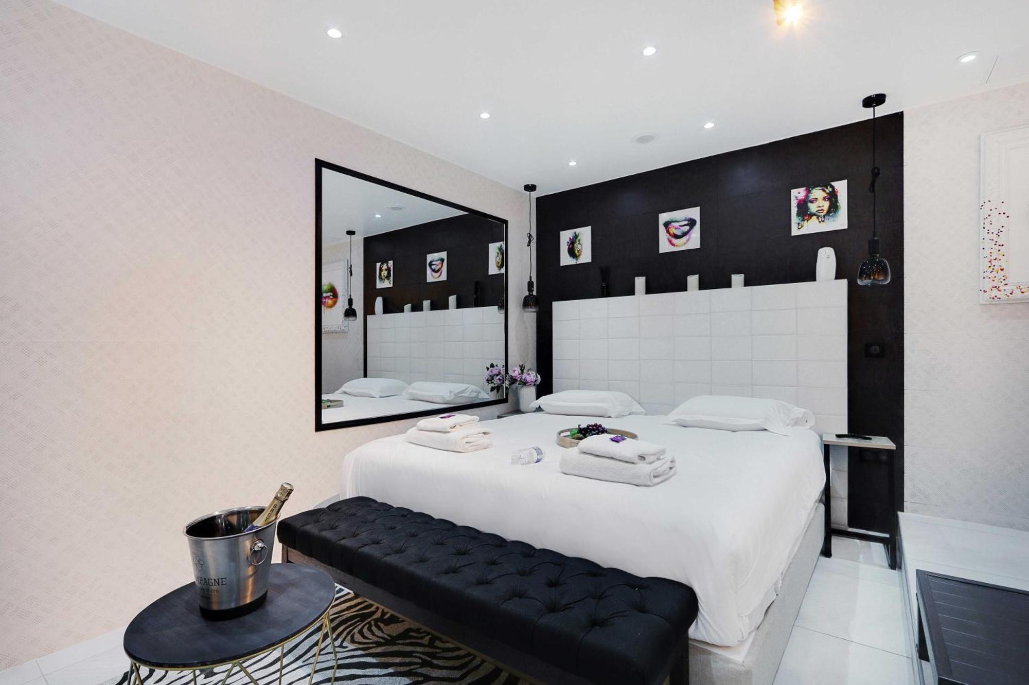 Intimate Apartment With Air Conditioner & Jacuzzi 2Br 6P Montmartre 巴黎 外观 照片