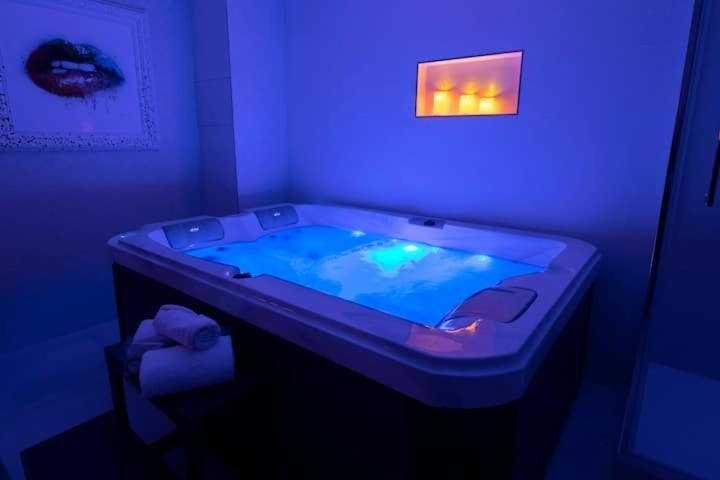 Intimate Apartment With Air Conditioner & Jacuzzi 2Br 6P Montmartre 巴黎 外观 照片